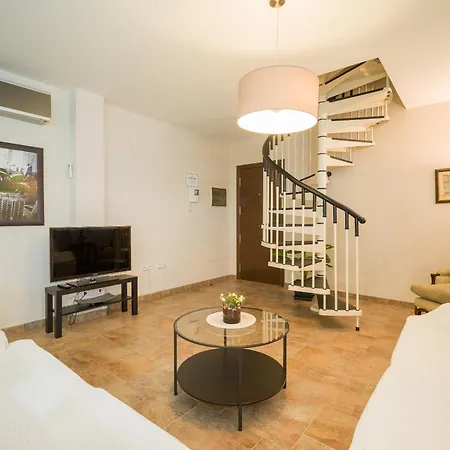 Family Avatar Duplex Near The شقة