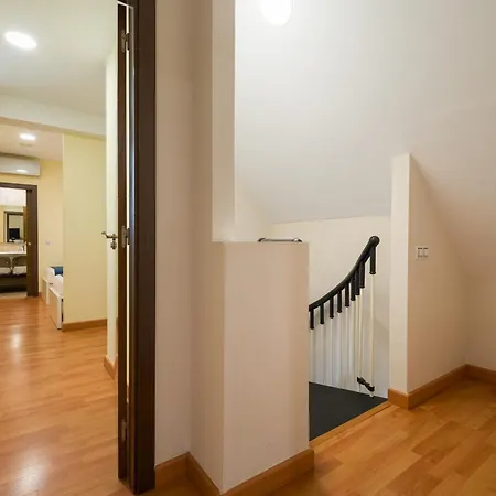 Apartment Avatar Duplex Near The